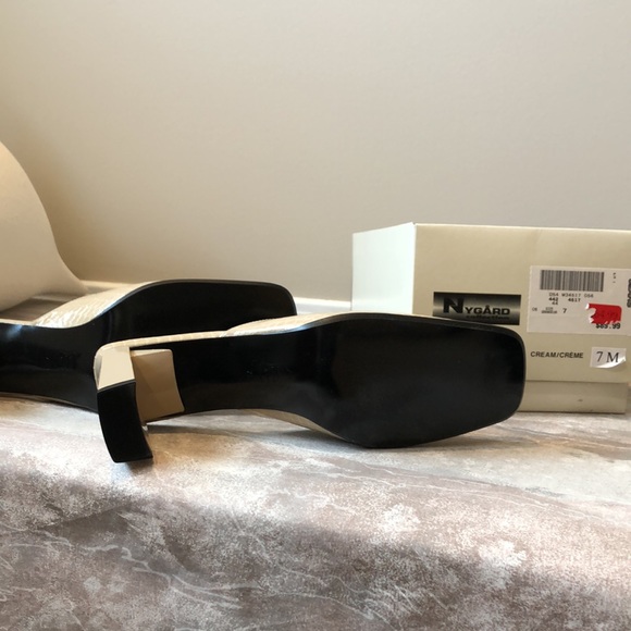 NIB Nygard slip on - Picture 5 of 5